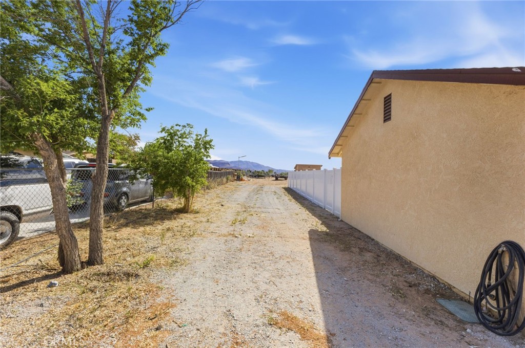 12419 Pawnee Road Apple Valley, CA 92308 - Photo 38 of 63