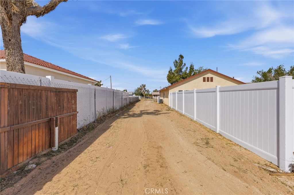 12419 Pawnee Road Apple Valley, CA 92308 - Photo 42 of 63
