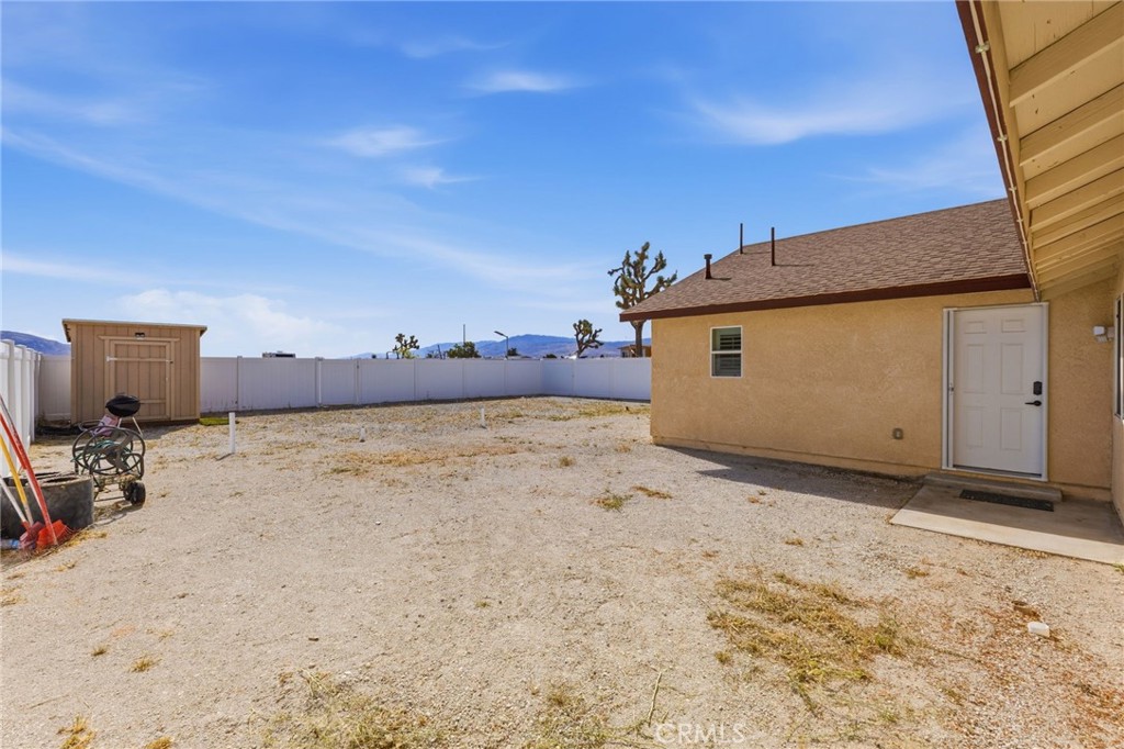 12419 Pawnee Road Apple Valley, CA 92308 - Photo 44 of 63