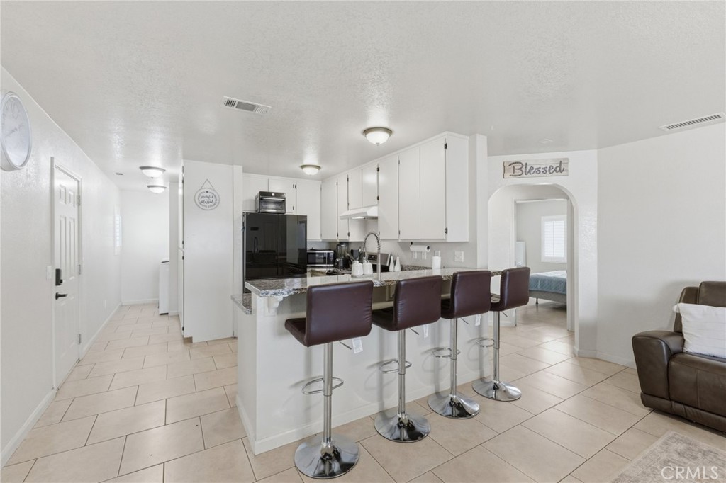 12419 Pawnee Road Apple Valley, CA 92308 - Photo 6 of 63