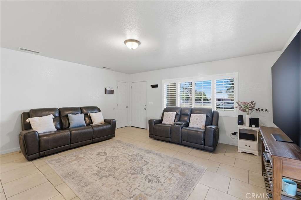 12419 Pawnee Road Apple Valley, CA 92308 - Photo 8 of 63
