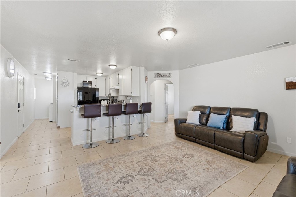 12419 Pawnee Road Apple Valley, CA 92308 - Photo 9 of 63