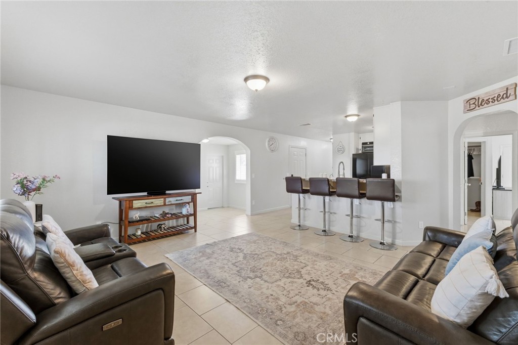 12419 Pawnee Road Apple Valley, CA 92308 - Photo 10 of 63