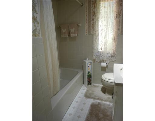112 Ivy Road Pittsburgh, PA 15229 - Photo 7 of 13 Full Bath.