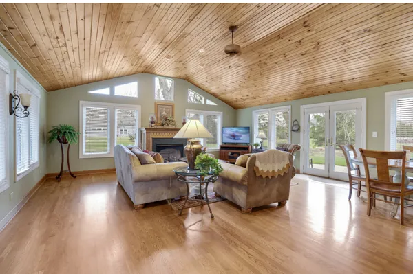$575,000 | 7845 Dana Way, Burr Ridge, IL 60527