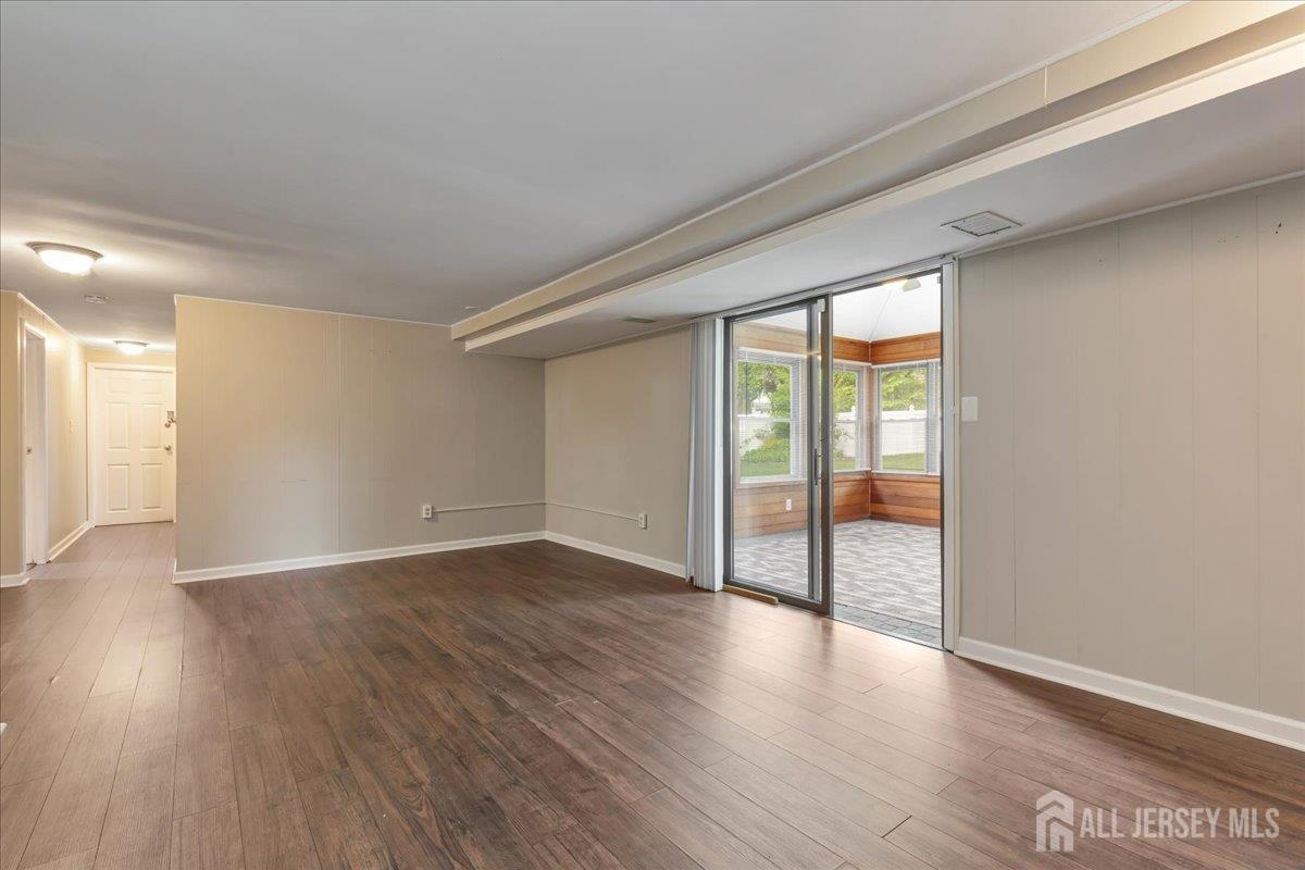 53 University Road East Brunswick, NJ 08816 - Photo 13 of 24