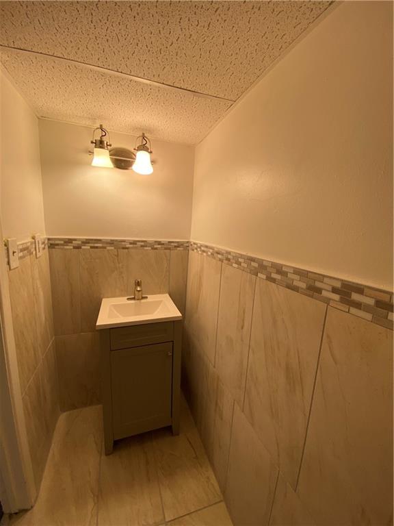 113 Kirkpatrick Street Pittsburgh, PA 15219 - Photo 10 of 29 a view of bathroom with a sink