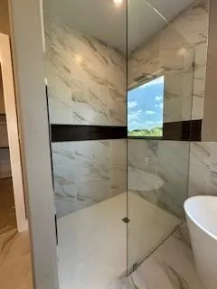 a en suite bathroom with a sink and a large mirror