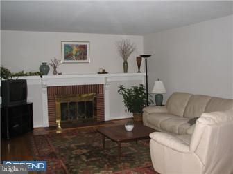 220 North Star Road Newark, DE 19711 - Photo 3 of 11 Living Room