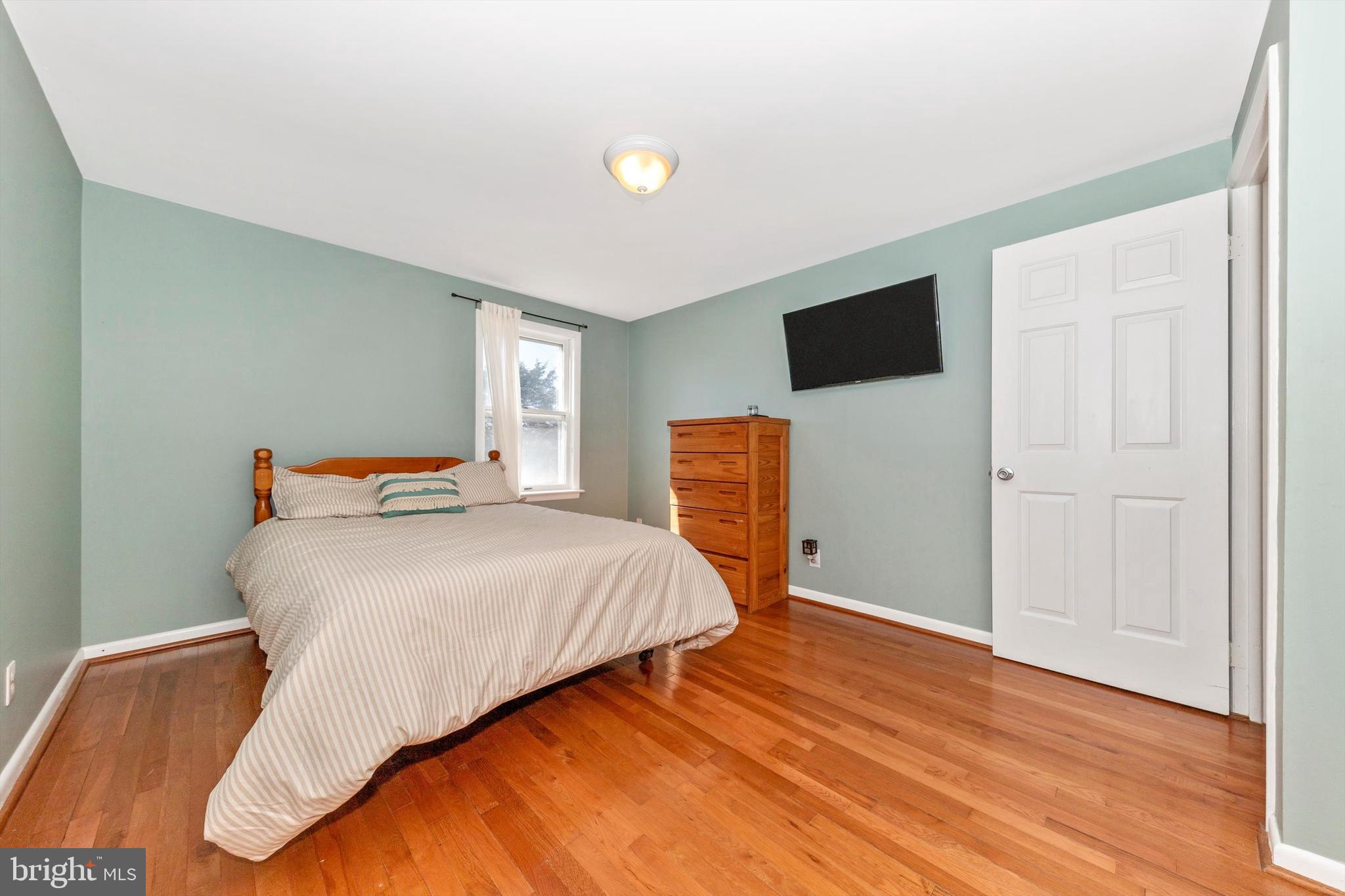 17449 Irishtown Road Emmitsburg, MD 21727 - Photo 24 of 77 a bedroom with a bed and a flat screen tv