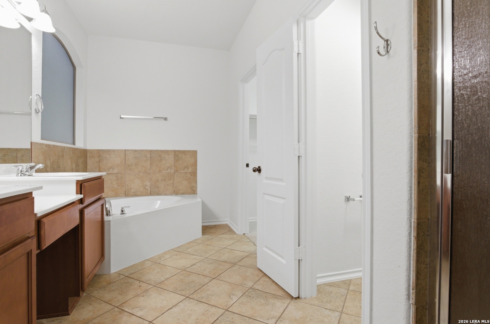 509 Brook Shadow Cibolo, TX 78108 - Photo 14 of 38 a bathroom with a tub sink and mirror