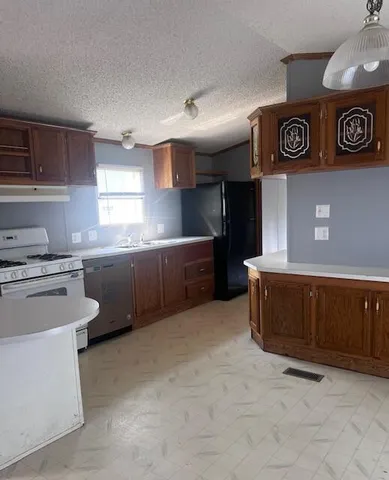 $43,500 | 501 North Us 131 Highway, Unit 81, White Pigeon, MI 49099