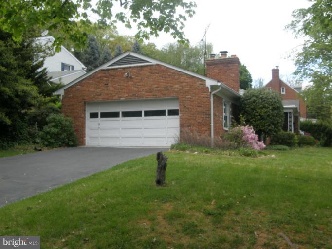 3306 Russell Road Alexandria, VA 22305 - Photo 3 of 21 a front view of house with a garden