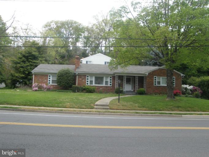 3306 Russell Road Alexandria, VA 22305 - Photo 9 of 21 a front view of a house with a garden