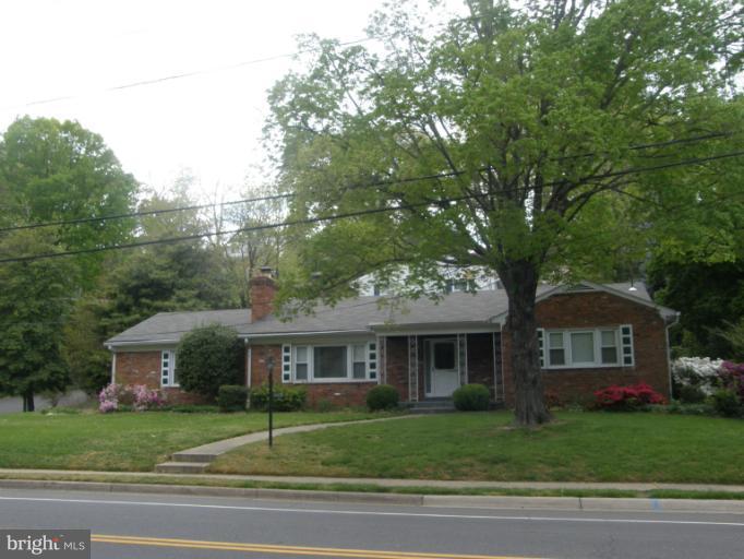 3306 Russell Road Alexandria, VA 22305 - Photo 10 of 21 a front view of a house with a garden