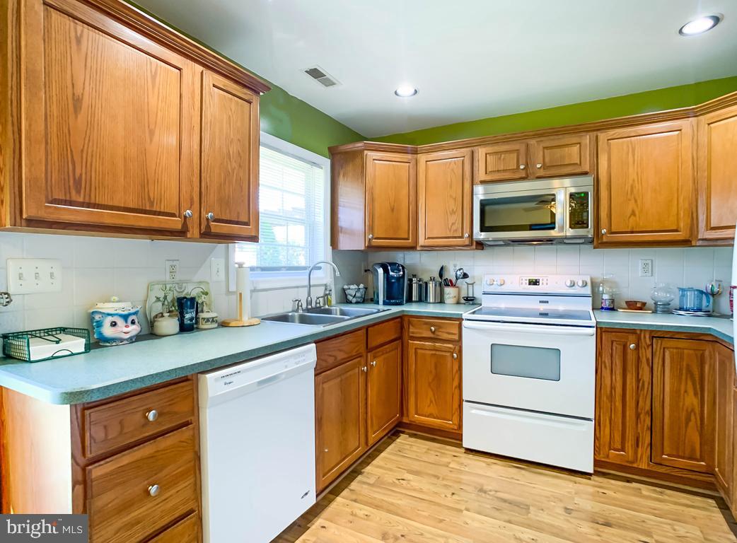 33 Haven Road Levittown, PA 19056 - Photo 11 of 40 Gallery Image 11