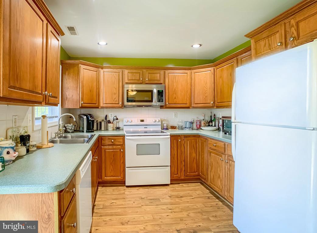 33 Haven Road Levittown, PA 19056 - Photo 12 of 40 Gallery Image 12