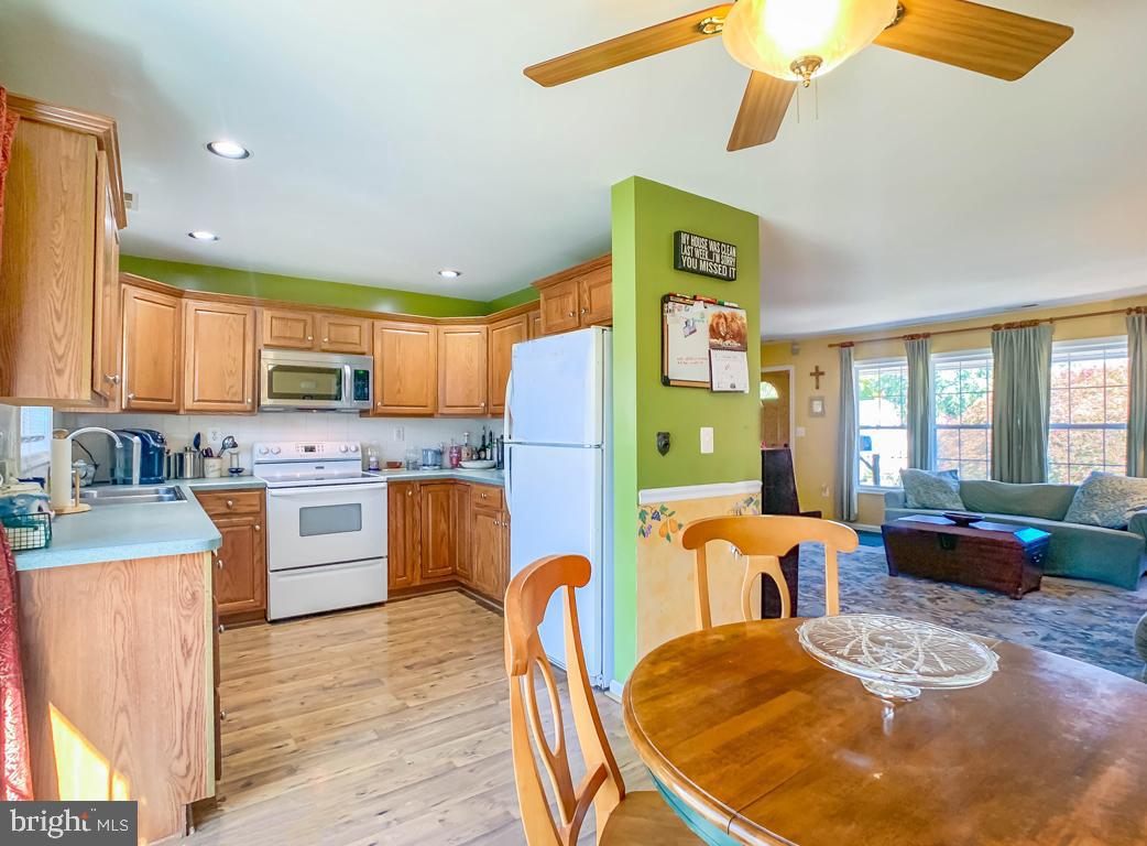 33 Haven Road Levittown, PA 19056 - Photo 13 of 40 Gallery Image 13