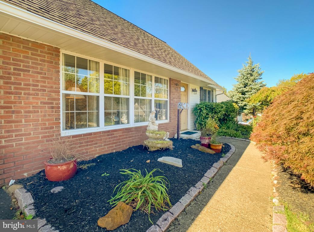 33 Haven Road Levittown, PA 19056 - Photo 3 of 40 Gallery Image 3