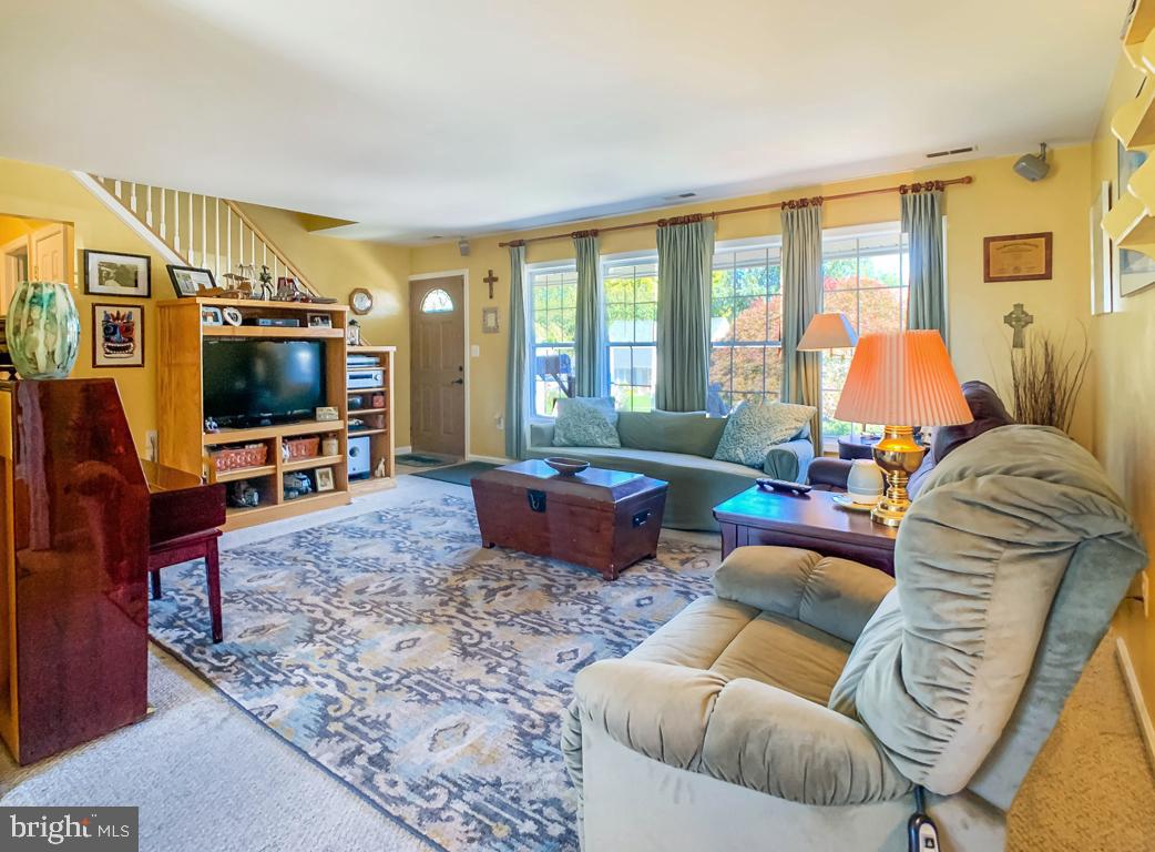 33 Haven Road Levittown, PA 19056 - Photo 7 of 40 Gallery Image 7