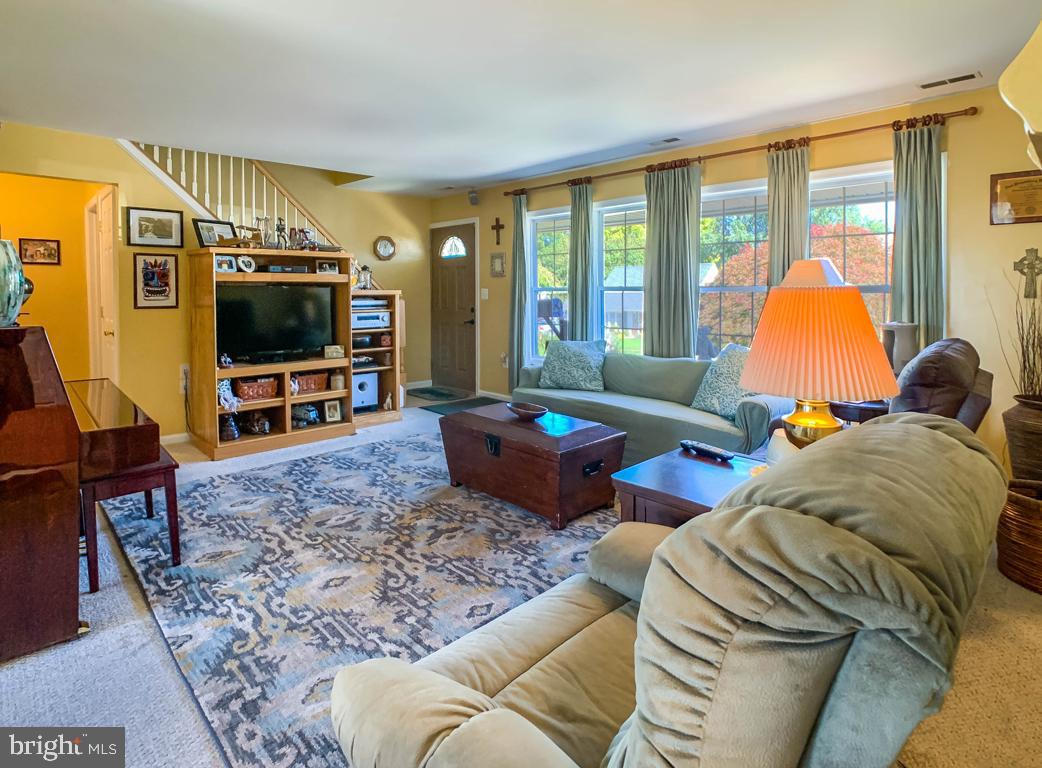 33 Haven Road Levittown, PA 19056 - Photo 8 of 40 Gallery Image 8