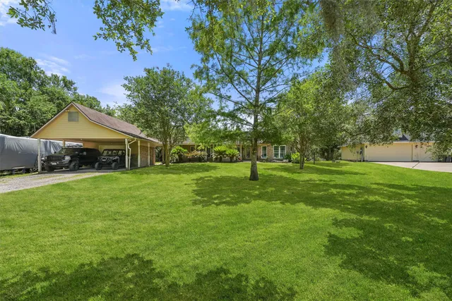 a view of a house with a backyard
