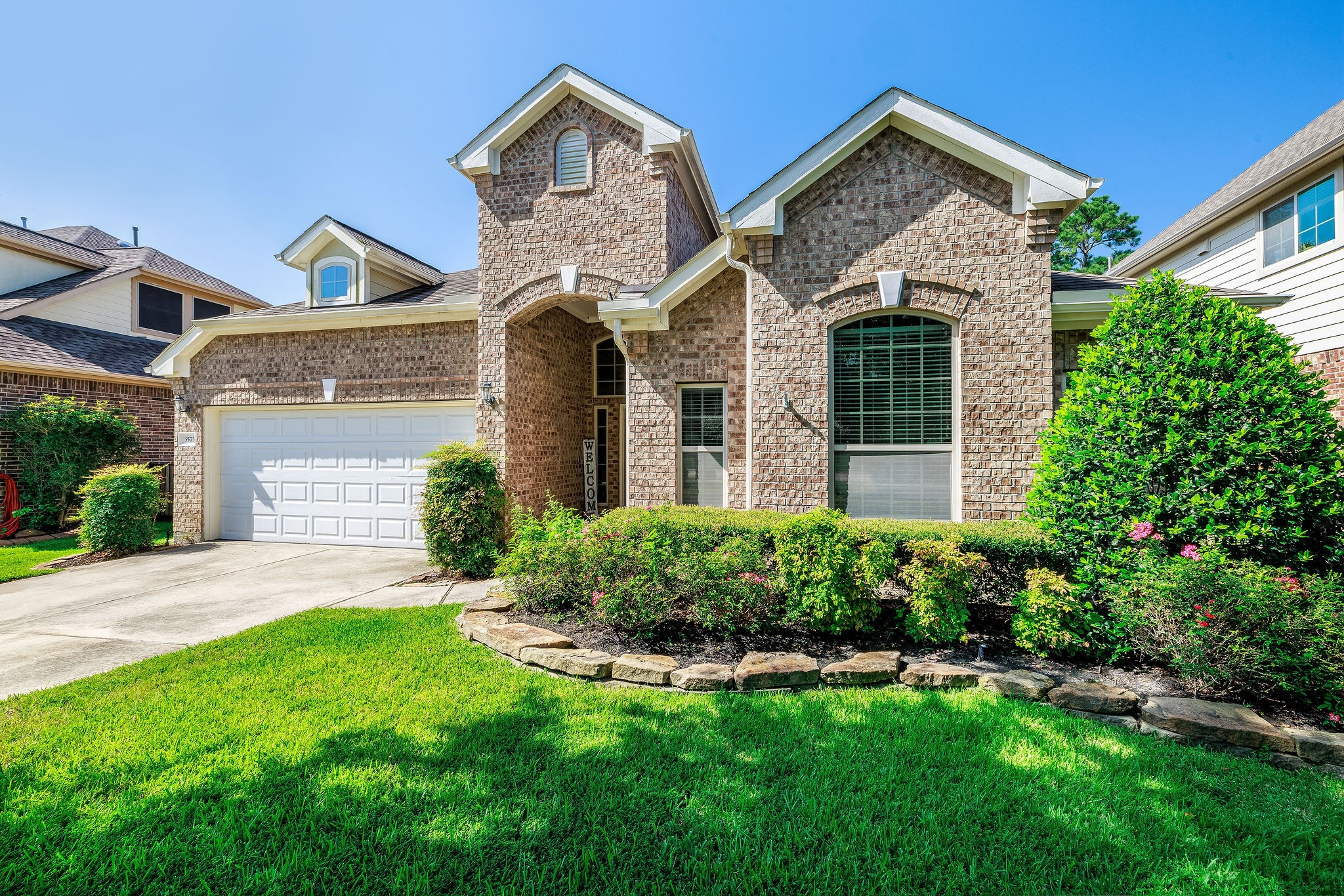3573 Falcon Way Conroe, TX 77304 - Photo 2 of 34 Gallery Image 2