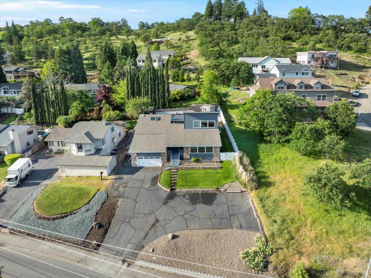 4400 Hillcrest Road Medford, OR 97504 - Photo 3 of 49 1