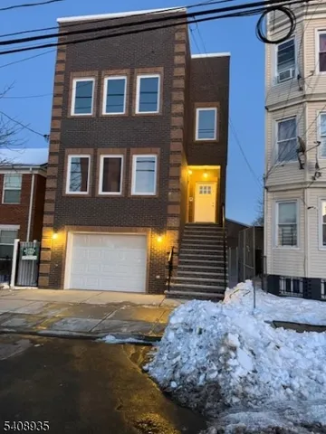 $3,200 | 570 South 12th Street, Unit 1, Newark, NJ 07103