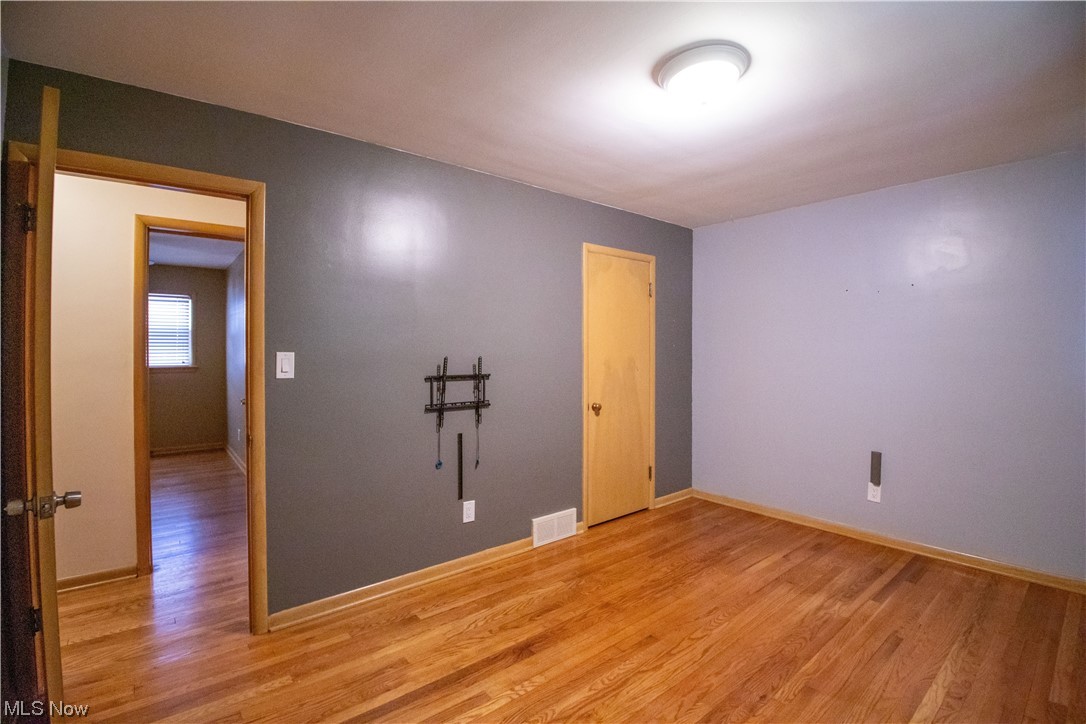 7674 Ragall Parkway Cleveland, OH 44130 - Photo 14 of 32 room with light hardwood flooring