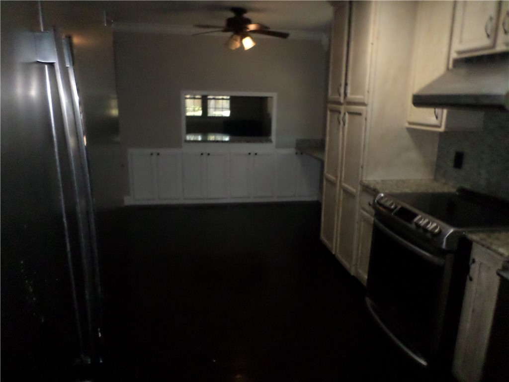 136 Granby Place Portland, TX 78374 - Photo 7 of 16 a kitchen with stainless steel appliances a sink stove and refrigerator