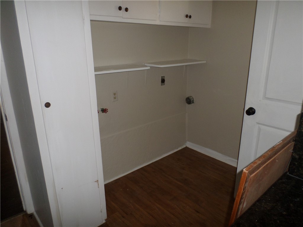 136 Granby Place Portland, TX 78374 - Photo 8 of 16 a view of small space