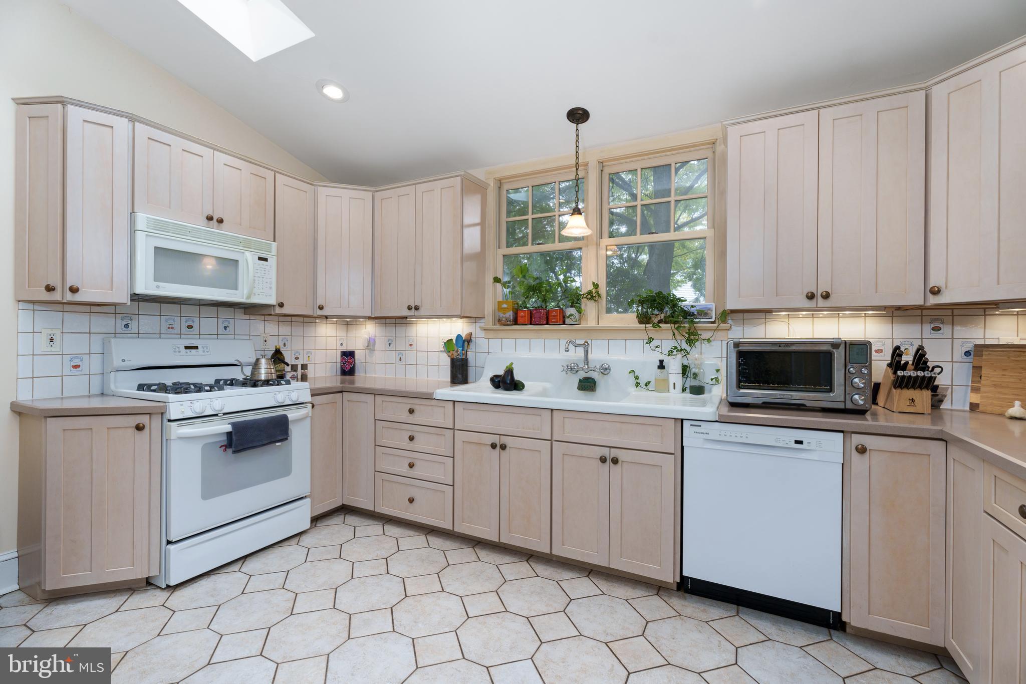 3527 Nottingham Way Hamilton, NJ 08690 - Photo 20 of 40