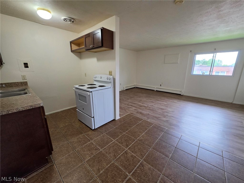 4820 Lee Road, Unit B15 Cleveland, OH 44128 - Photo 6 of 11 Gallery Image 6