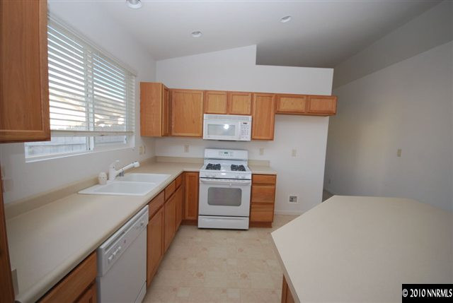 2255 Eagle Greens Drive Reno, NV 89521 - Photo 4 of 13 Photo 4