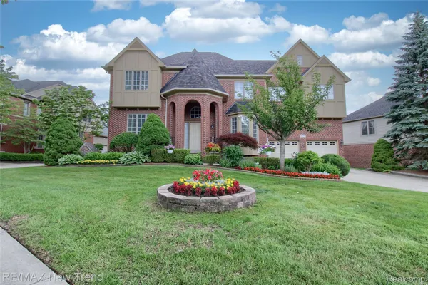 $749,900 | 41672 Clemens Circle, Novi, MI 48377