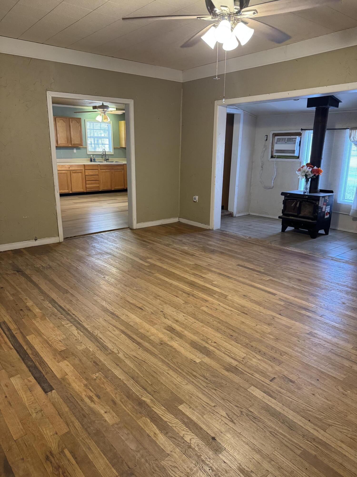 472 Goodall Avenue Jayton, TX 79528 - Photo 6 of 18 IMG_1095