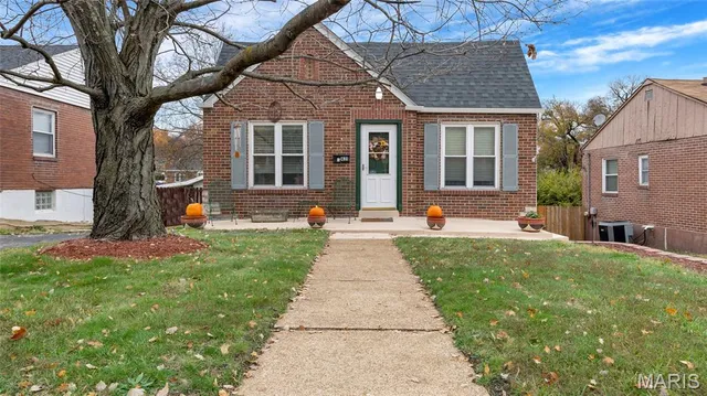 $185,000 | 431 Kingston Drive, St. Louis, MO 63125
