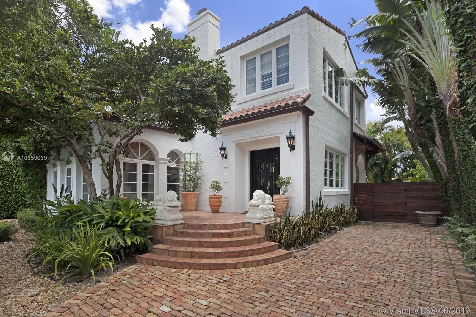 2355 North Bay Road Miami Beach, FL 33140 - Photo 2 of 24 driveway