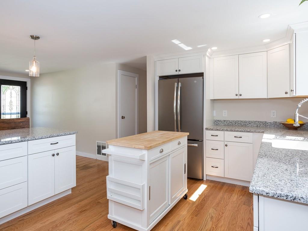 76 Sandy Hill Road Northampton, MA 01062 - Photo 11 of 32