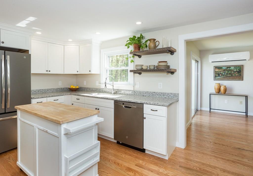 76 Sandy Hill Road Northampton, MA 01062 - Photo 12 of 32