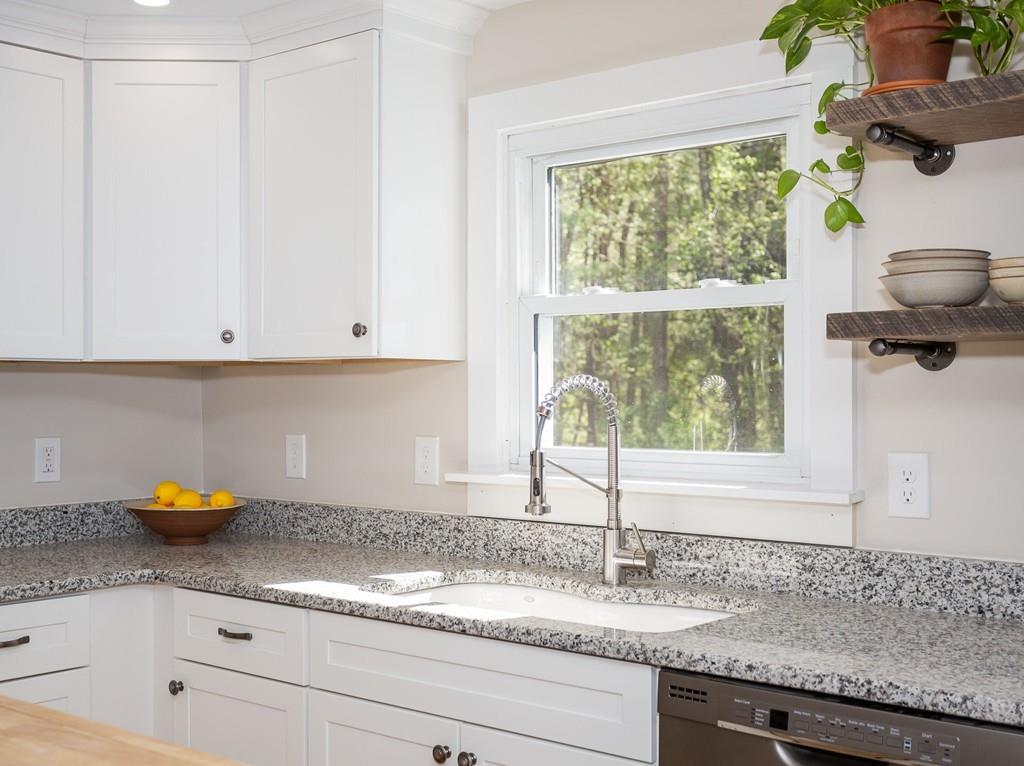 76 Sandy Hill Road Northampton, MA 01062 - Photo 13 of 32