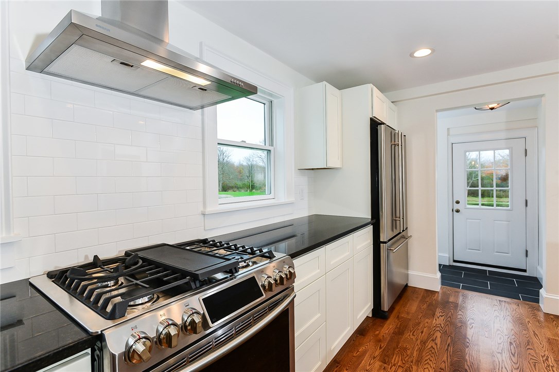 42 Brownell Road Little Compton, RI 02837 - Photo 18 of 40
