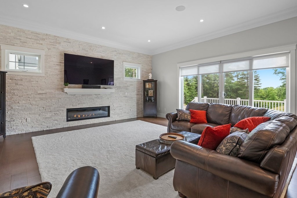 38 Hedgerow Ln. Westwood, MA 02090 - Photo 12 of 42