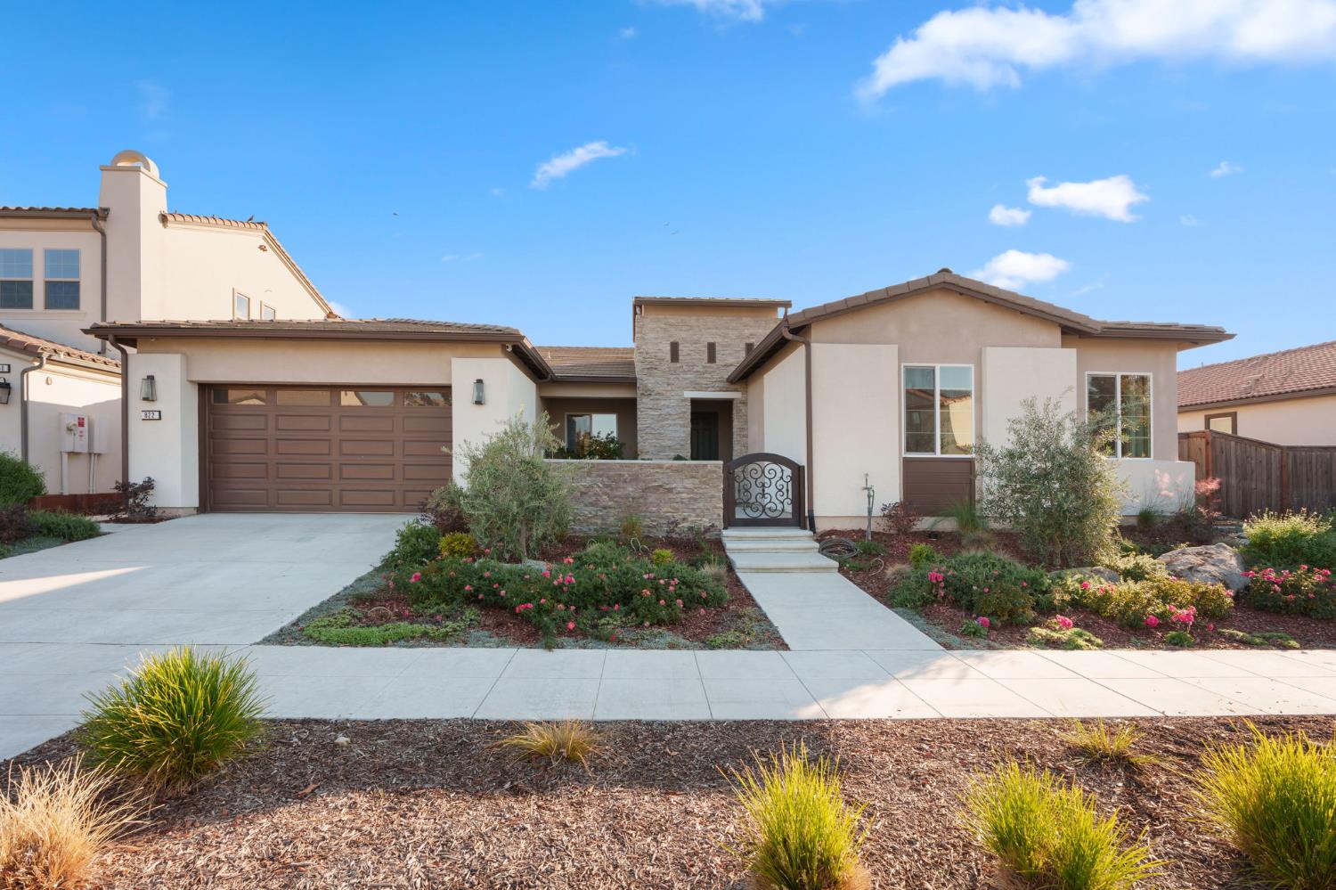 822 Overstone Avenue Madera, CA 93636 - Photo 2 of 54