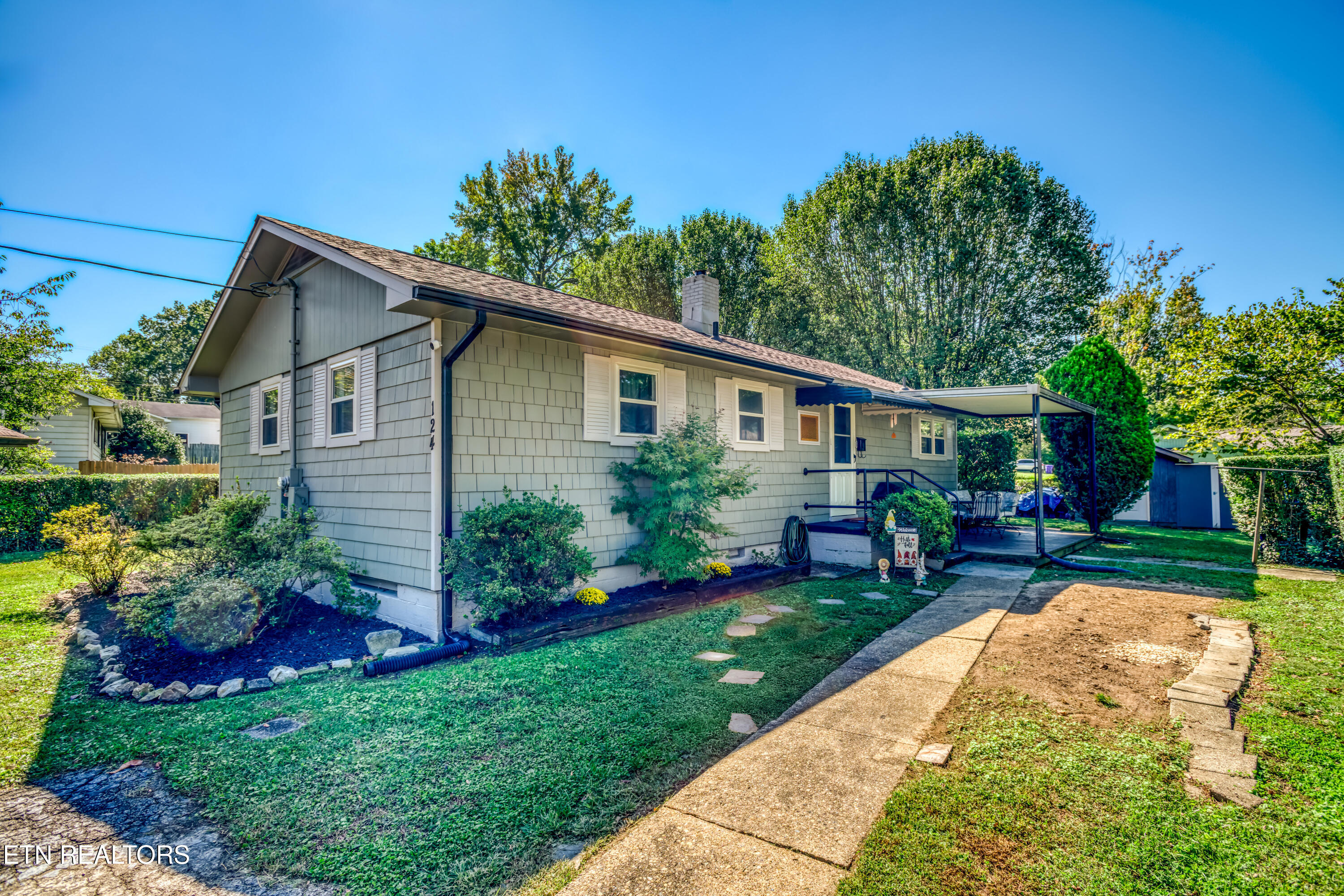 124 Marshall Circle Oak Ridge, TN 37830 - Photo 2 of 21 2