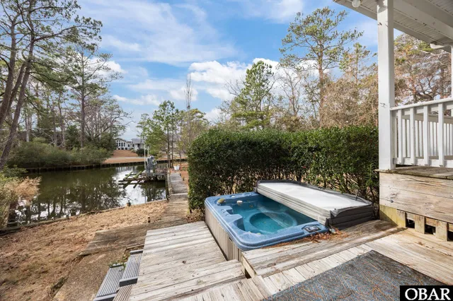 $899,900 | 147 South Dogwood Trail, Southern Shores, NC 27949
