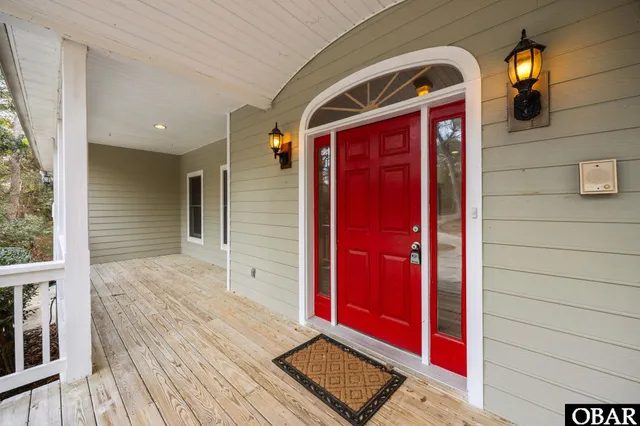 $899,900 | 147 South Dogwood Trail, Southern Shores, NC 27949