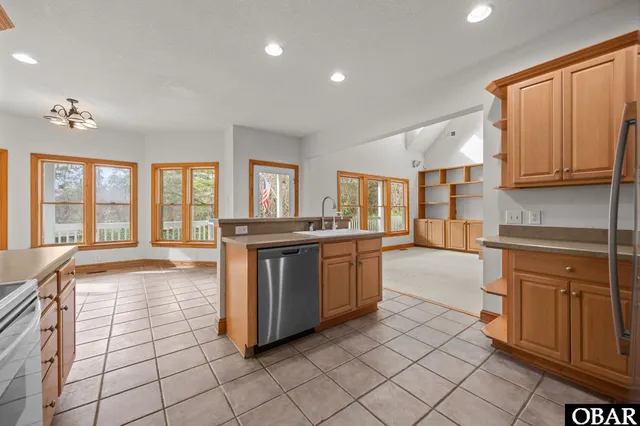 $899,900 | 147 South Dogwood Trail, Southern Shores, NC 27949