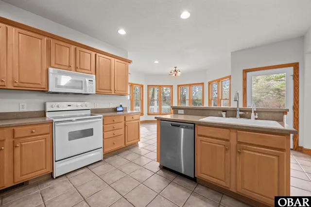 $899,900 | 147 South Dogwood Trail, Southern Shores, NC 27949